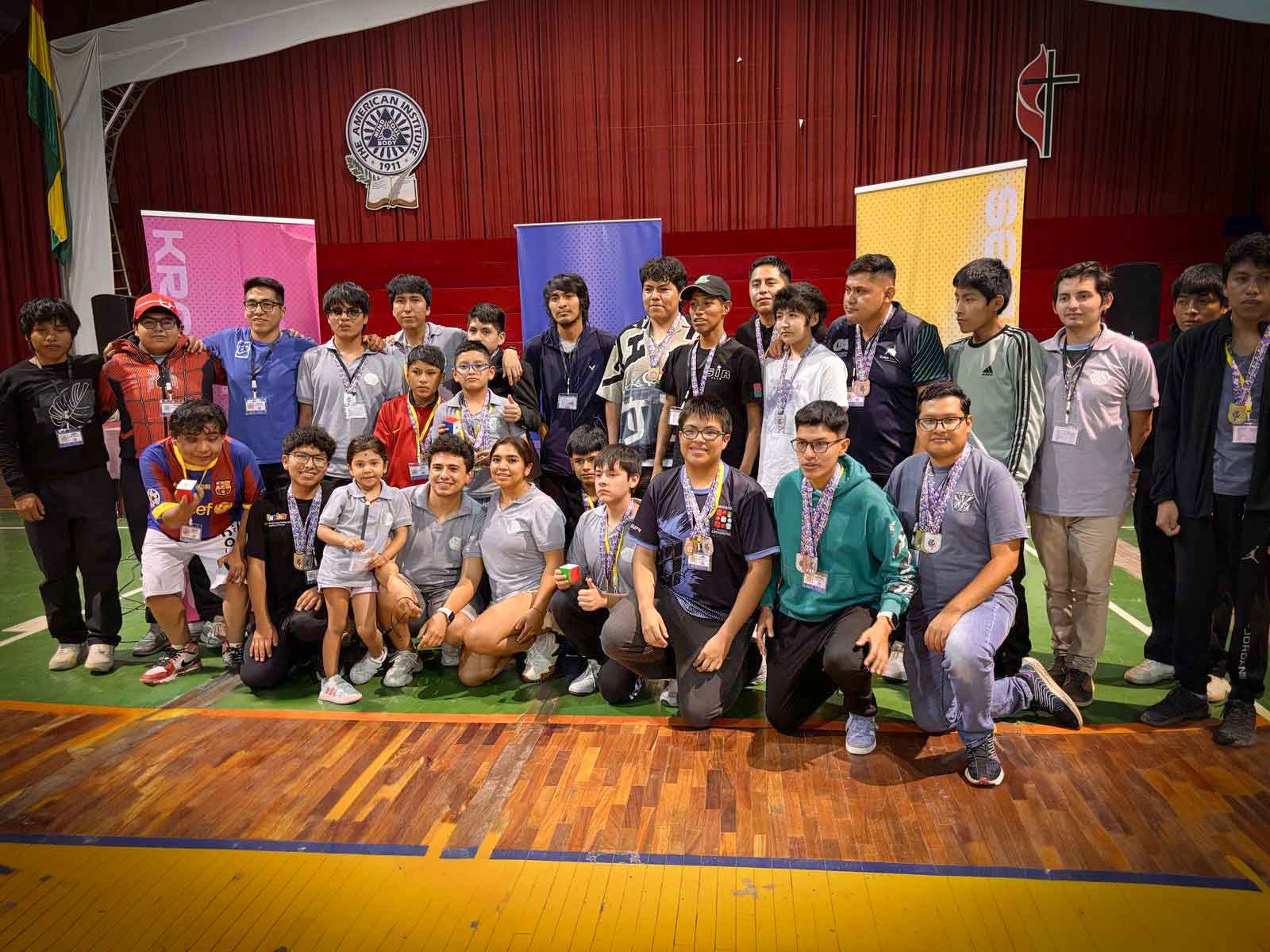 Cubo de Rubik en Bolivia, Toneos